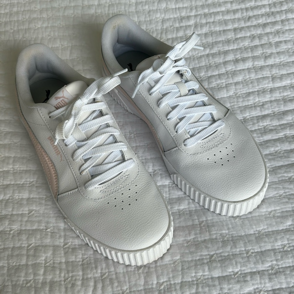 PUMA sneakers. White/pink size 9